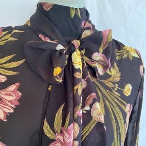 Eva Mendes Floral Blouse. Size Medium.